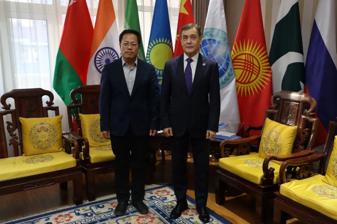 上海合作组织秘书长叶尔梅克巴耶夫会见中国新疆维吾尔自治区政府外办党组书记徐贵相